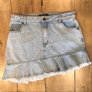 Romeo & Juliet Couture Light Denim Skirt | Size Medium